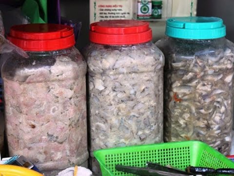 Bún nước lèo thơm mùi mắm pròhốc, ăn sao cho khỏi trớt quớt? - Ảnh 2. Bún nước lèo thơm mùi mắm pròhốc, ăn sao cho khỏi trớt quớt? - Ảnh 2.