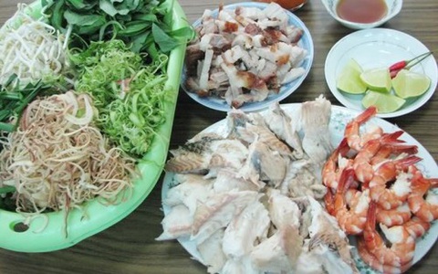 Bún nước lèo thơm mùi mắm pròhốc, ăn sao cho khỏi trớt quớt? - Ảnh 3. Bún nước lèo thơm mùi mắm pròhốc, ăn sao cho khỏi trớt quớt? - Ảnh 3.