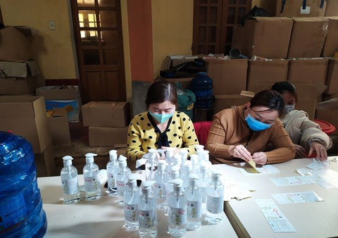 Triệt phá cơ sở sản xuất dung dịch rửa tay hoạt động chui - Ảnh 2. Triệt phá cơ sở sản xuất dung dịch rửa tay hoạt động chui - Ảnh 2.