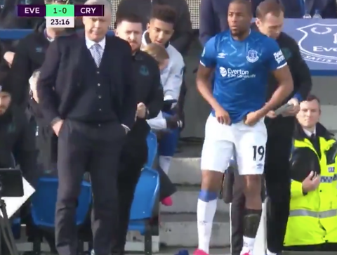 Hài hước cầu thủ Everton phải hoãn thay người vì... quên mang vớ - Ảnh 2. Hài hước cầu thủ Everton phải hoãn thay người vì... quên mang vớ - Ảnh 2.