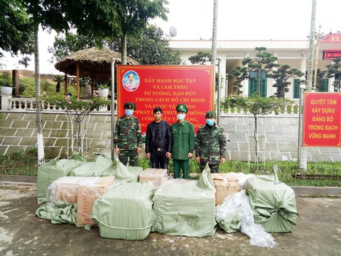 Móng Cái liên tiếp bắt các vụ vận chuyển chui khẩu trang sang Trung Quốc - Ảnh 1. Móng Cái liên tiếp bắt các vụ vận chuyển chui khẩu trang sang Trung Quốc - Ảnh 1.