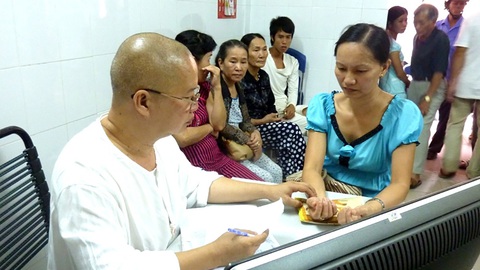 Sư thầy cứu người - Ảnh 3. Sư thầy cứu người - Ảnh 3.
