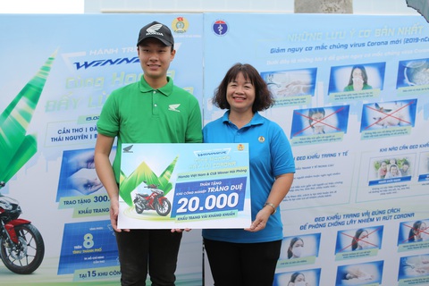 Honda Winner đồng hành với công nhân, học sinh phòng chống dịch COVID-19 - Ảnh 1. Honda Winner đồng hành với công nhân, học sinh phòng chống dịch COVID-19 - Ảnh 1.