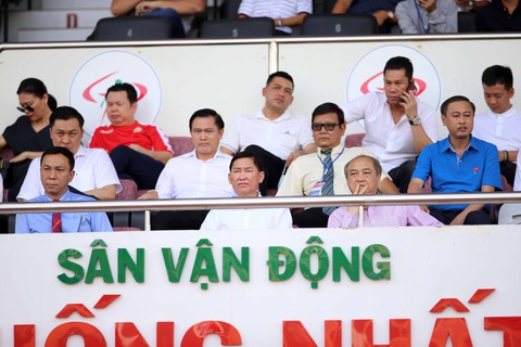 Sân vận động vắng khán giả đến xem bóng đá vì COVID-19 - Ảnh 9. Sân vận động vắng khán giả đến xem bóng đá vì COVID-19 - Ảnh 9.