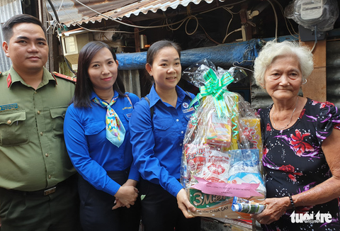 Cải tạo lưới điện, tuyên truyền phòng chống cháy nổ cho bà con - Ảnh 6. Cải tạo lưới điện, tuyên truyền phòng chống cháy nổ cho bà con - Ảnh 6.