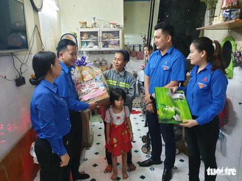 Cải tạo lưới điện, tuyên truyền phòng chống cháy nổ cho bà con - Ảnh 7. Cải tạo lưới điện, tuyên truyền phòng chống cháy nổ cho bà con - Ảnh 7.