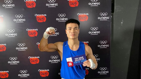 Võ sĩ boxing Nguyễn Văn Đương giành vé thứ 5 dự Olympic Tokyo 2020 cho VN - Ảnh 1. Võ sĩ boxing Nguyễn Văn Đương giành vé thứ 5 dự Olympic Tokyo 2020 cho VN - Ảnh 1.