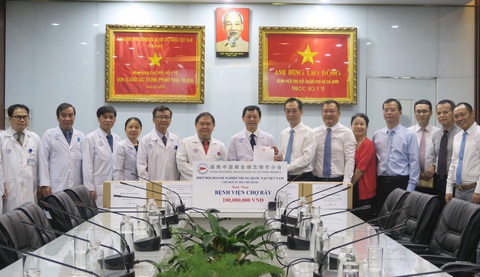 Tổng lãnh sự quán Trung Quốc tại TP.HCM thăm, cảm ơn Bệnh viện Chợ Rẫy - Ảnh 1. Tổng lãnh sự quán Trung Quốc tại TP.HCM thăm, cảm ơn Bệnh viện Chợ Rẫy - Ảnh 1.