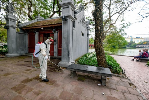 Khử trùng di tích nhà tù Hỏa Lò, Hoàng thành Thăng Long, Văn Miếu... - Ảnh 8. Khử trùng di tích nhà tù Hỏa Lò, Hoàng thành Thăng Long, Văn Miếu... - Ảnh 8.