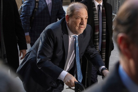 Harvey Weinstein bị kết án 23 năm tù vì các tội danh cưỡng bức, hiếp dâm - Ảnh 1. Harvey Weinstein bị kết án 23 năm tù vì các tội danh cưỡng bức, hiếp dâm - Ảnh 1.