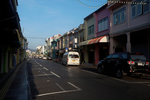 Thái Lan nói du khách nước ngoài phải tự trang trải chi phí điều trị COVID-19 - Ảnh 1. Thái Lan nói du khách nước ngoài phải tự trang trải chi phí điều trị COVID-19 - Ảnh 1.