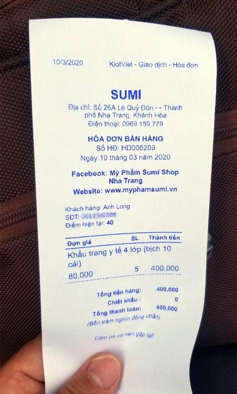 Thu giữ nhiều hàng hóa tại shop bán khẩu trang giá khủng ở Nha Trang - Ảnh 2. Thu giữ nhiều hàng hóa tại shop bán khẩu trang giá khủng ở Nha Trang - Ảnh 2.