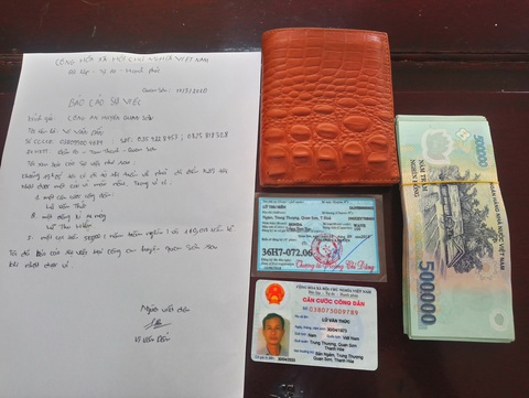 Trả lại hơn 48 triệu đồng cho người dân đi mua bò giống đánh rơi - Ảnh 2. Trả lại hơn 48 triệu đồng cho người dân đi mua bò giống đánh rơi - Ảnh 2.