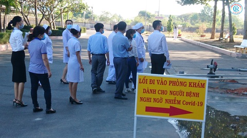 Bác sĩ Chợ Rẫy lên đường trong đêm, chi viện Bình Thuận chống COVID-19 - Ảnh 4. Bác sĩ Chợ Rẫy lên đường trong đêm, chi viện Bình Thuận chống COVID-19 - Ảnh 4.