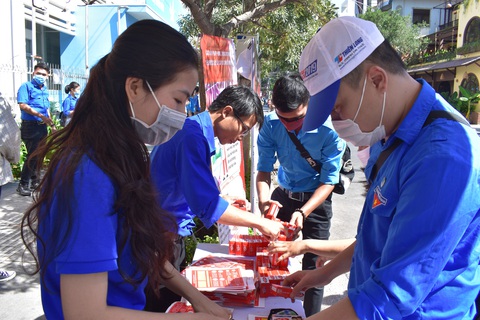 Nhảy flashmob Ghen Cô Vy tuyên truyền chống dịch - Ảnh 6. Nhảy flashmob Ghen Cô Vy tuyên truyền chống dịch - Ảnh 6.