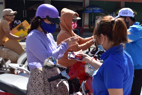 Nhảy flashmob Ghen Cô Vy tuyên truyền chống dịch - Ảnh 8. Nhảy flashmob Ghen Cô Vy tuyên truyền chống dịch - Ảnh 8.