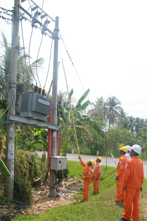 EVN SPC tăng cường cấp điện chống hạn mặn tại miền Tây Nam Bộ - Ảnh 2. EVN SPC tăng cường cấp điện chống hạn mặn tại miền Tây Nam Bộ - Ảnh 2.