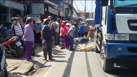 Liên tiếp xảy ra tai nạn chết người ở quốc lộ 50, huyện Bình Chánh, TP.HCM - Ảnh 1. Liên tiếp xảy ra tai nạn chết người ở quốc lộ 50, huyện Bình Chánh, TP.HCM - Ảnh 1.