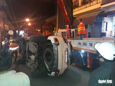 Xe tự lái tông hàng loạt ôtô, xe máy ở phố Tây Đà Lạt - Ảnh 1. Xe tự lái tông hàng loạt ôtô, xe máy ở phố Tây Đà Lạt - Ảnh 1.