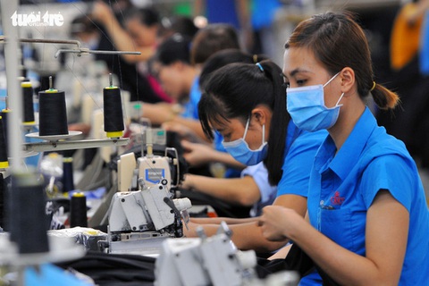 Làm gì để đảm bảo quyền lợi người lao động trong dịch COVID-19? - Ảnh 1. Làm gì để đảm bảo quyền lợi người lao động trong dịch COVID-19? - Ảnh 1.