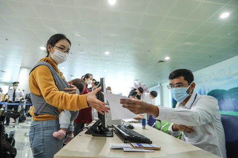 71 người tiếp xúc gần bệnh nhân thứ 22, 23, 35 âm tính với SARS-CoV-2 - Ảnh 1. 71 người tiếp xúc gần bệnh nhân thứ 22, 23, 35 âm tính với SARS-CoV-2 - Ảnh 1.
