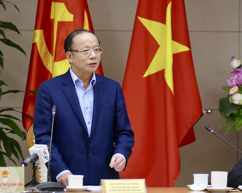Thủ tướng gọi điện động viên cộng đồng doanh nghiệp vượt qua dịch COVID-19 - Ảnh 1. Thủ tướng gọi điện động viên cộng đồng doanh nghiệp vượt qua dịch COVID-19 - Ảnh 1.