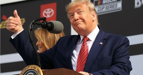 Tổng thống Mỹ Donald Trump đề xuất hoãn Olympic Tokyo 2020 vì COVID-19 - Ảnh 1. Tổng thống Mỹ Donald Trump đề xuất hoãn Olympic Tokyo 2020 vì COVID-19 - Ảnh 1.