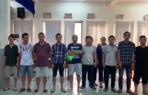 Phá sòng bạc có súng tại quận Bình Thạnh, tạm giữ 44 người - Ảnh 1. Phá sòng bạc có súng tại quận Bình Thạnh, tạm giữ 44 người - Ảnh 1.