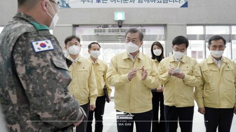 Vì sao Hàn Quốc giảm mạnh số ca bệnh COVID-19, số bình phục tăng? - Ảnh 2. Vì sao Hàn Quốc giảm mạnh số ca bệnh COVID-19, số bình phục tăng? - Ảnh 2.