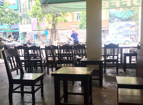 Hà Nội: Hơn 3.000 hộ kinh doanh phải đóng cửa do COVID-19 - Ảnh 1. Hà Nội: Hơn 3.000 hộ kinh doanh phải đóng cửa do COVID-19 - Ảnh 1.