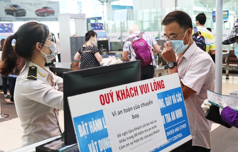 Từ 16-3: đến sân bay, bến xe, siêu thị, nhà ga... phải đeo khẩu trang - Ảnh 1. Từ 16-3: đến sân bay, bến xe, siêu thị, nhà ga... phải đeo khẩu trang - Ảnh 1.