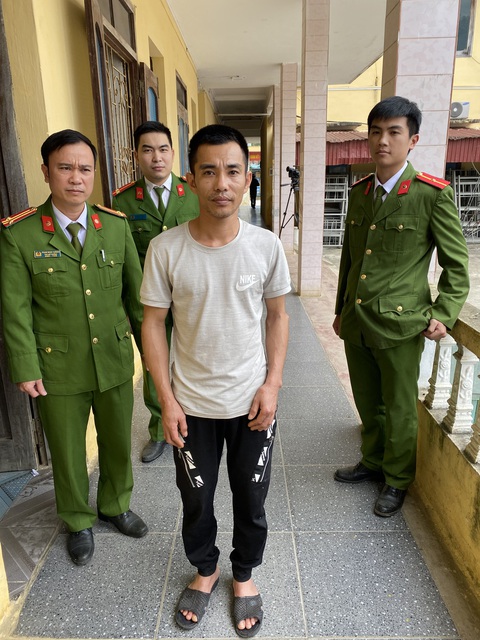 Bắt nghi phạm bịt mặt cướp giật ở siêu thị, tiệm tạp hóa - Ảnh 2. Bắt nghi phạm bịt mặt cướp giật ở siêu thị, tiệm tạp hóa - Ảnh 2.