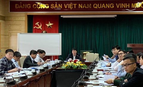 Cơ sở y tế cũng khó mua khẩu trang, quần áo bảo hộ - Ảnh 1. Cơ sở y tế cũng khó mua khẩu trang, quần áo bảo hộ - Ảnh 1.
