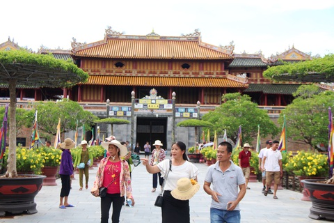 Huế, Quảng Bình dừng đón khách tham quan để chống dịch COVID-19 - Ảnh 1. Huế, Quảng Bình dừng đón khách tham quan để chống dịch COVID-19 - Ảnh 1.