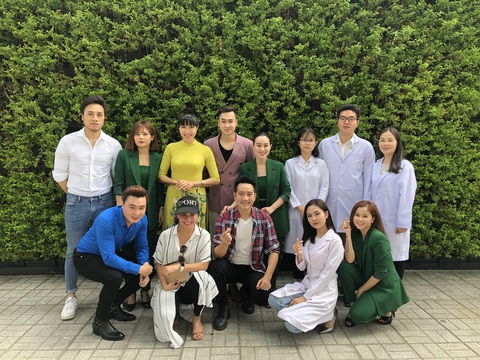 Nghệ sĩ làm MV tri ân y bác sĩ Việt Nam vất vả vì COVID-19 - Ảnh 2. Nghệ sĩ làm MV tri ân y bác sĩ Việt Nam vất vả vì COVID-19 - Ảnh 2.