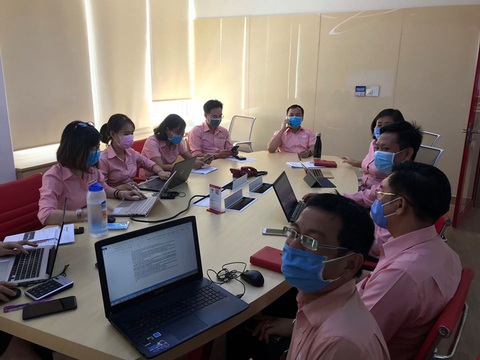 Đeo khẩu trang nơi công cộng: ‘Không nhất thiết là khẩu trang y tế’ - Ảnh 1. Đeo khẩu trang nơi công cộng: ‘Không nhất thiết là khẩu trang y tế’ - Ảnh 1.