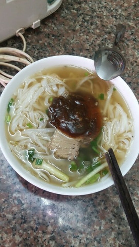 ‘Cơm bưng, nước rót’ trong khu cách ly chung cư Hòa Bình - Ảnh 2. ‘Cơm bưng, nước rót’ trong khu cách ly chung cư Hòa Bình - Ảnh 2.
