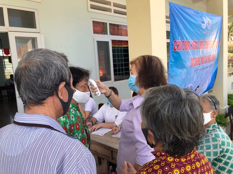 Thanh niên giúp dân xã đảo phòng chống COVID-19 - Ảnh 1.