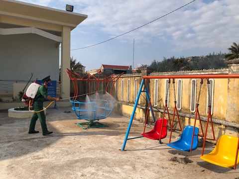 Thanh niên giúp dân xã đảo phòng chống COVID-19 - Ảnh 2.
