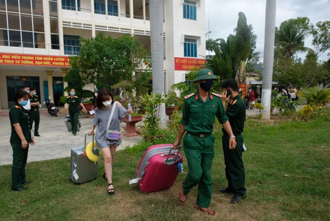 Nhiều cảm xúc trong ngày rời khu cách ly - Ảnh 7. Nhiều cảm xúc trong ngày rời khu cách ly - Ảnh 7.