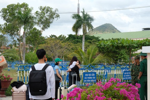 Nhiều cảm xúc trong ngày rời khu cách ly - Ảnh 5. Nhiều cảm xúc trong ngày rời khu cách ly - Ảnh 5.