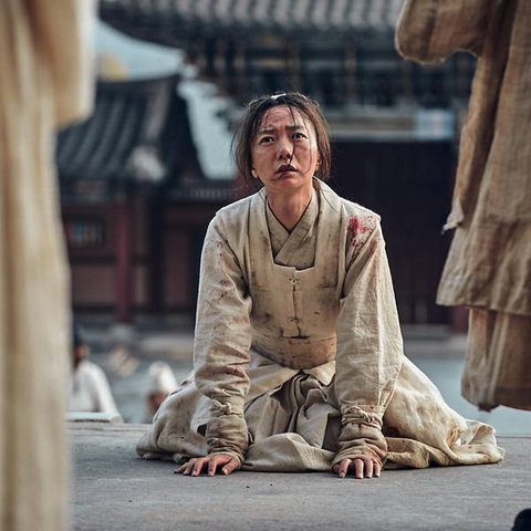 Phim Kingdom lý giải dịch zombie có nguồn gốc từ đói khát quyền lực - Ảnh 6. Phim Kingdom lý giải dịch zombie có nguồn gốc từ đói khát quyền lực - Ảnh 6.