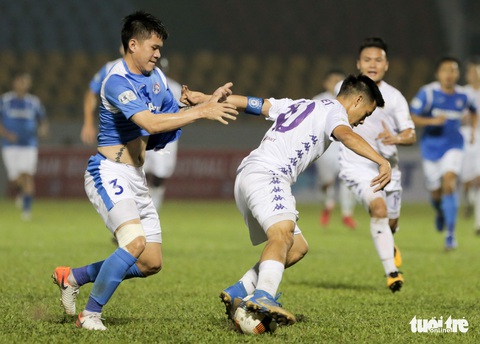 Đình Trọng, Thành Chung chào HLV Park Hang Seo theo phong cách thời COVID-19 - Ảnh 9. Đình Trọng, Thành Chung chào HLV Park Hang Seo theo phong cách thời COVID-19 - Ảnh 9.