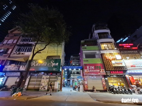 Phố bar, massage Nhật Bản ở quận 1 vắng như… tết - Ảnh 1. Phố bar, massage Nhật Bản ở quận 1 vắng như… tết - Ảnh 1.