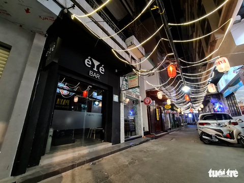 Phố bar, massage Nhật Bản ở quận 1 vắng như… tết - Ảnh 7. Phố bar, massage Nhật Bản ở quận 1 vắng như… tết - Ảnh 7.