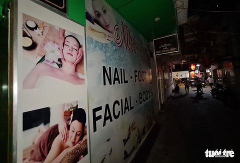 Phố bar, massage Nhật Bản ở quận 1 vắng như… tết - Ảnh 4. Phố bar, massage Nhật Bản ở quận 1 vắng như… tết - Ảnh 4.
