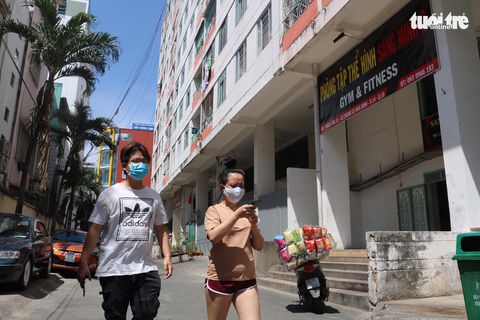 ‘Cơm bưng, nước rót’ trong khu cách ly chung cư Hòa Bình - Ảnh 6. ‘Cơm bưng, nước rót’ trong khu cách ly chung cư Hòa Bình - Ảnh 6.