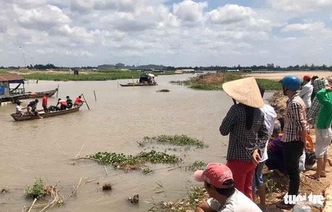 Rủ nhau thả diều rồi tắm sông, hai học sinh chết đuối - Ảnh 1. Rủ nhau thả diều rồi tắm sông, hai học sinh chết đuối - Ảnh 1.