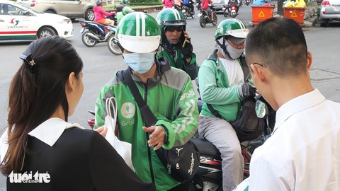Mua sắm trên mạng: thói quen thời COVID-19 - Ảnh 1. Mua sắm trên mạng: thói quen thời COVID-19 - Ảnh 1.