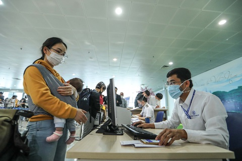 Cách ly gần 200 người liên quan bệnh nhân 50 ở Vietnam Airlines - Ảnh 1. Cách ly gần 200 người liên quan bệnh nhân 50 ở Vietnam Airlines - Ảnh 1.